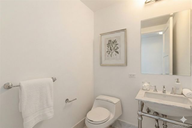 5 Renaissance Square 16D, White Plains, NY 10601