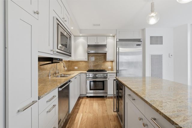 5 Renaissance Square 16D, White Plains, NY 10601