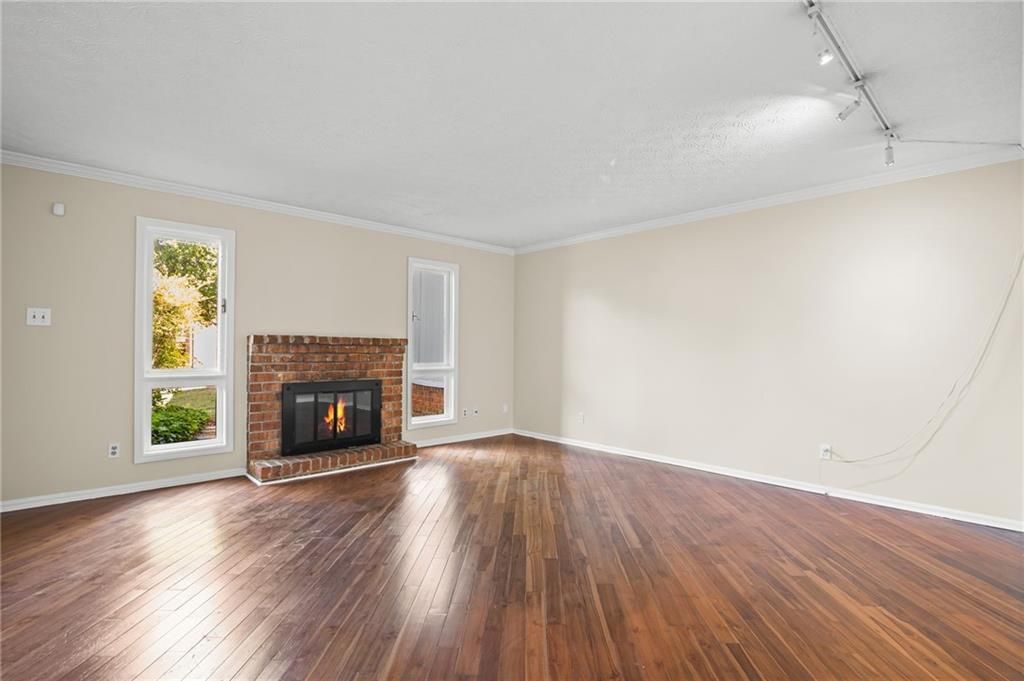 Image 14 of property listing at 3241 Clairmont North NE, Brookhaven, GA 30329