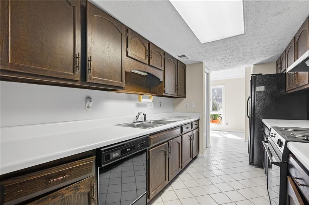 Image 16 of property listing at 3241 Clairmont North NE, Brookhaven, GA 30329