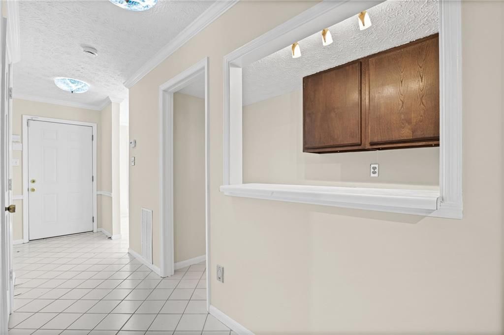 Image 4 of property listing at 3241 Clairmont North NE, Brookhaven, GA 30329