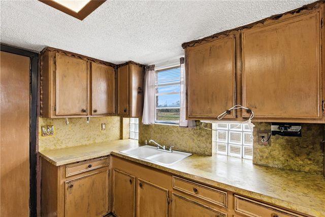 21205 Evans Lane, Washington, TX 77880