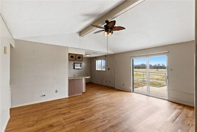 21205 Evans Lane, Washington, TX 77880