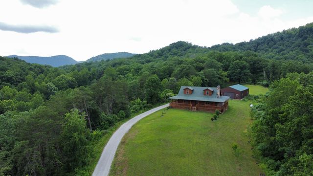 12155 Red Lick Road, Irvine, KY 40336