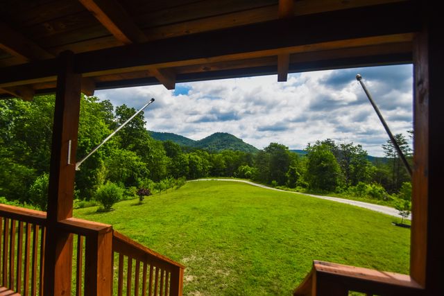 12155 Red Lick Road, Irvine, KY 40336