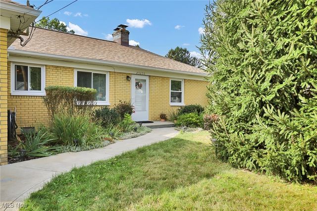 25255 Maple Ridge Road, North Olmsted, OH 44070