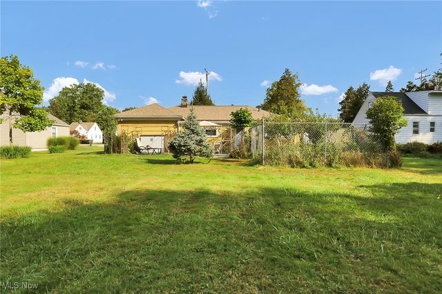 25255 Maple Ridge Road, North Olmsted, OH 44070