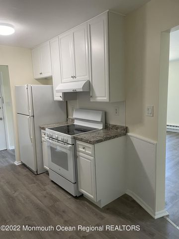 82 Amberly Drive F, Manalapan, NJ 07726