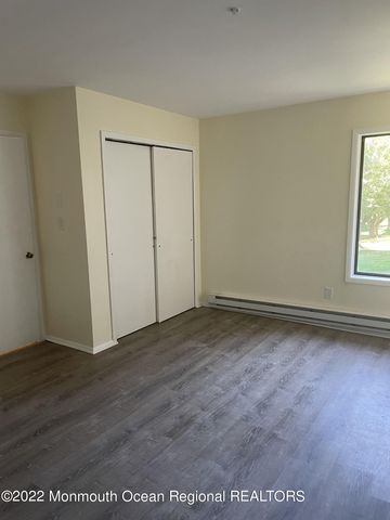 82 Amberly Drive F, Manalapan, NJ 07726