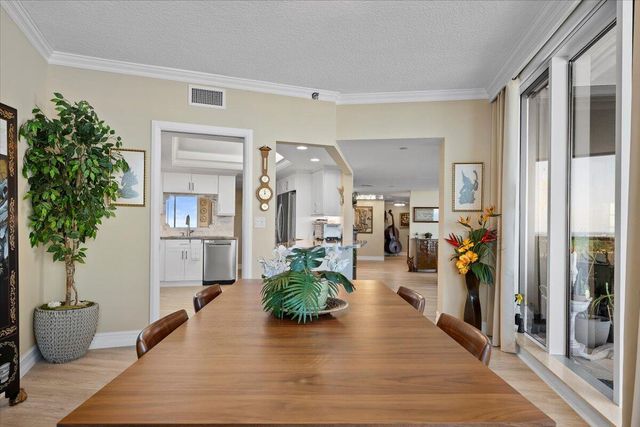 100 Lakeshore Drive 2156, North Palm Beach, FL 33408