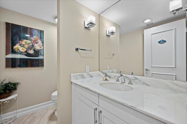 100 Lakeshore Drive 2156, North Palm Beach, FL 33408