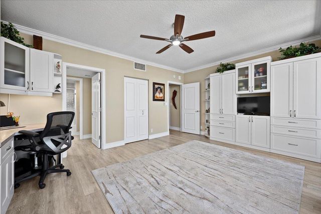 100 Lakeshore Drive 2156, North Palm Beach, FL 33408