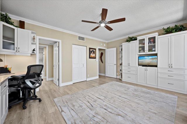 100 Lakeshore Drive 2156, North Palm Beach, FL 33408