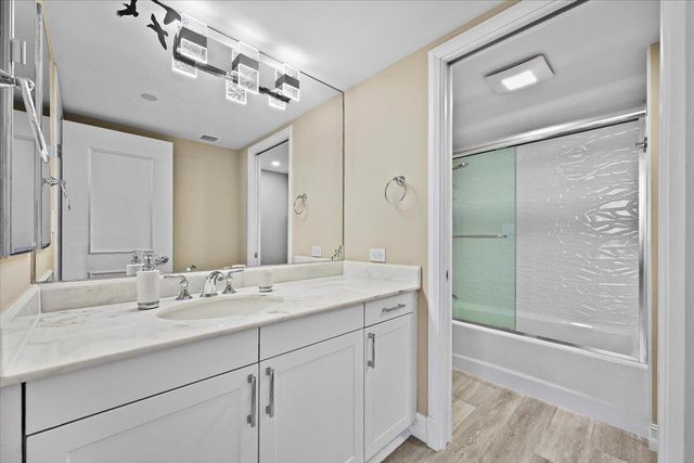 100 Lakeshore Drive 2156, North Palm Beach, FL 33408