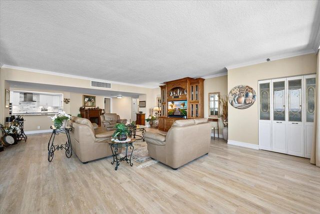 100 Lakeshore Drive 2156, North Palm Beach, FL 33408