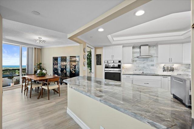 100 Lakeshore Drive 2156, North Palm Beach, FL 33408