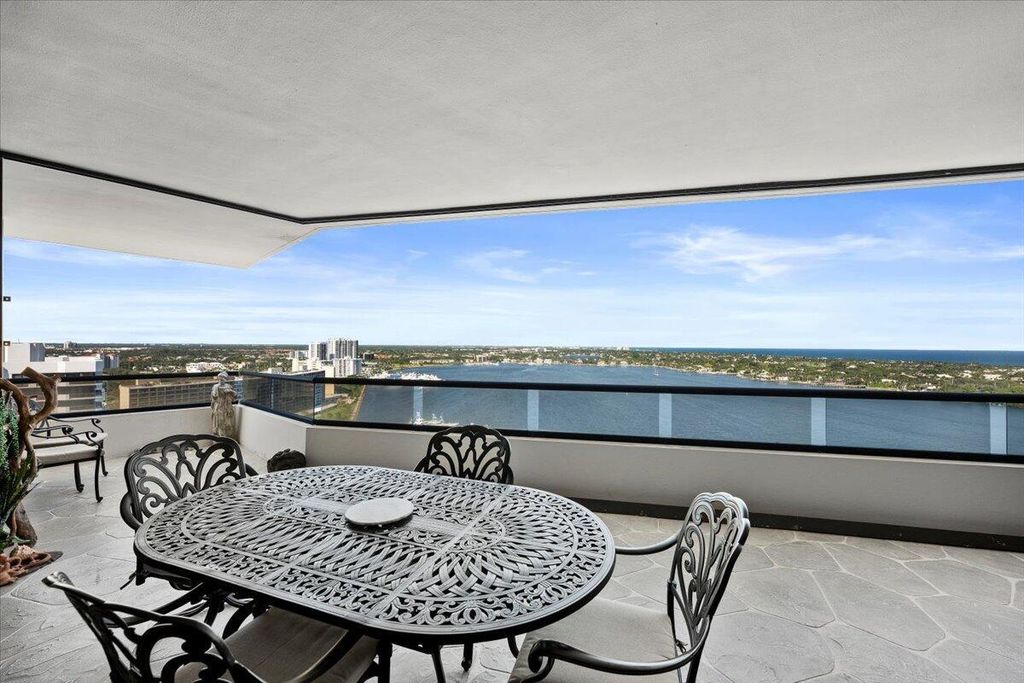 100 Lakeshore Drive 2156, North Palm Beach, FL 33408