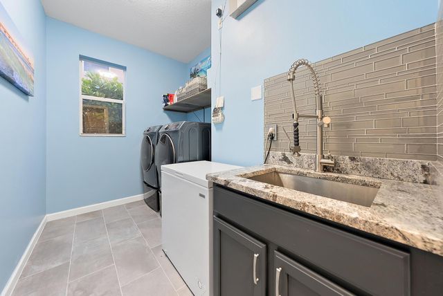 5919 SE Crooked Oak Avenue, Hobe Sound, FL 33455