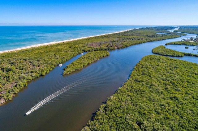 5919 SE Crooked Oak Avenue, Hobe Sound, FL 33455