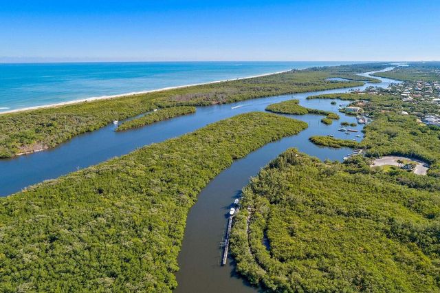 5919 SE Crooked Oak Avenue, Hobe Sound, FL 33455