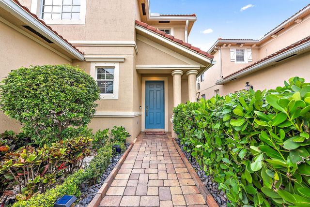 5919 SE Crooked Oak Avenue, Hobe Sound, FL 33455