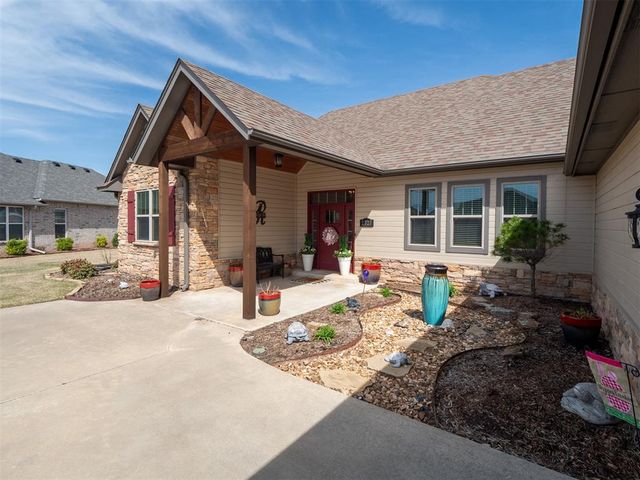 2727 Woodlawn Court, Shawnee, OK 74804