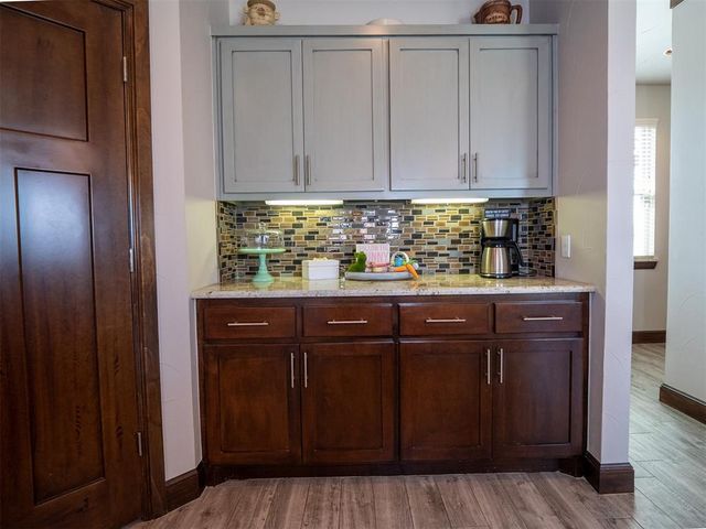 2727 Woodlawn Court, Shawnee, OK 74804