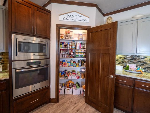 2727 Woodlawn Court, Shawnee, OK 74804