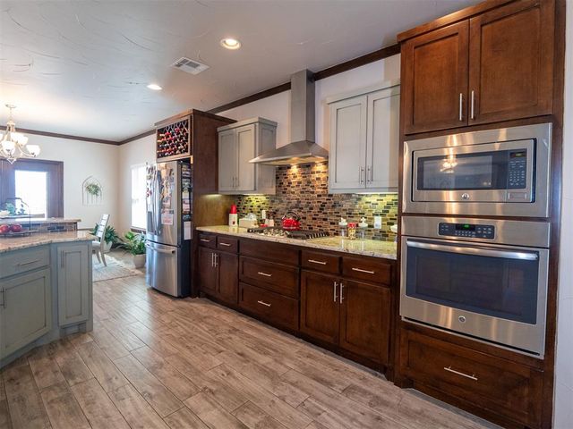 2727 Woodlawn Court, Shawnee, OK 74804