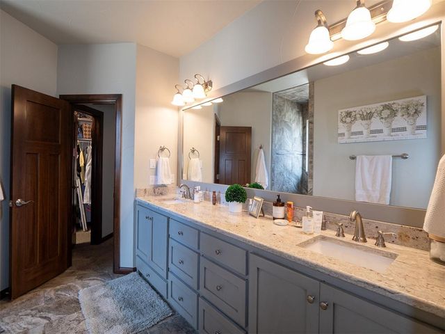 2727 Woodlawn Court, Shawnee, OK 74804