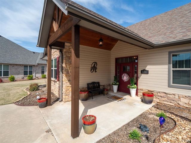 2727 Woodlawn Court, Shawnee, OK 74804