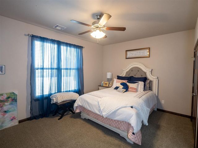 2727 Woodlawn Court, Shawnee, OK 74804