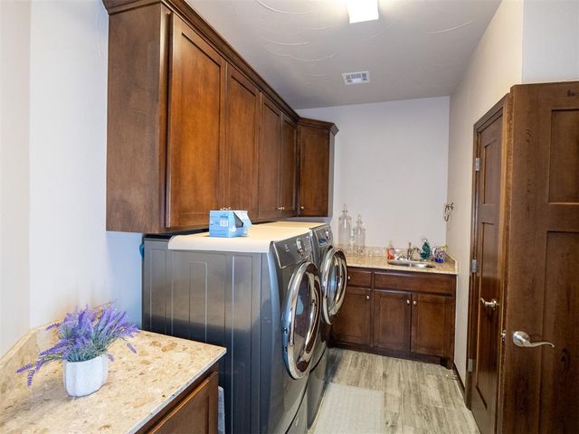 2727 Woodlawn Court, Shawnee, OK 74804
