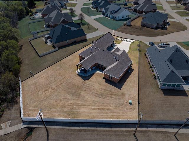 2727 Woodlawn Court, Shawnee, OK 74804