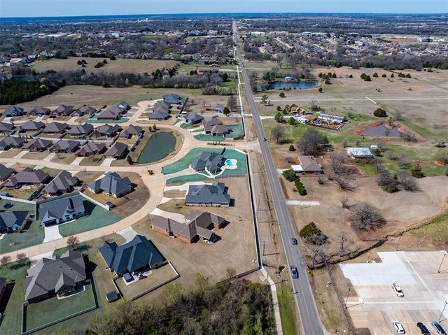 2727 Woodlawn Court, Shawnee, OK 74804