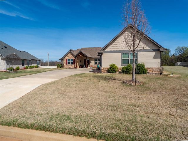 2727 Woodlawn Court, Shawnee, OK 74804