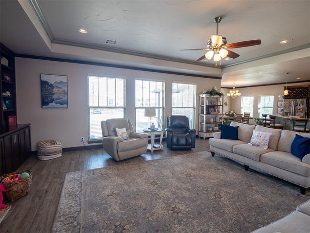 2727 Woodlawn Court, Shawnee, OK 74804