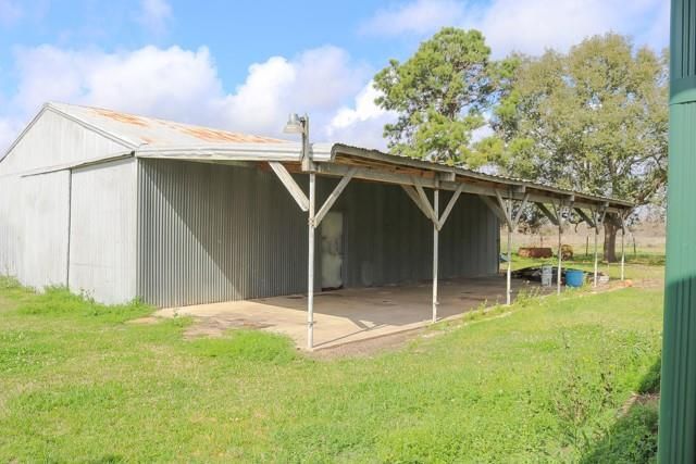 239 County Road 402, Danbury, TX 77534