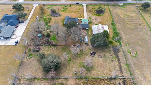 239 County Road 402, Danbury, TX 77534