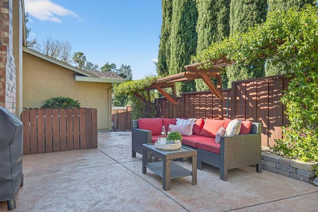 940 Perkins Ct, El Dorado Hills, CA 95762