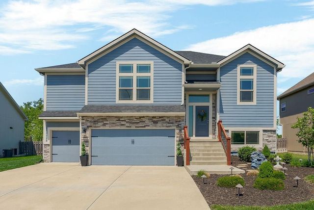 1700 Shadow Drive, Leavenworth, KS 66048