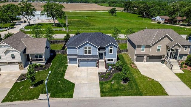 1700 Shadow Drive, Leavenworth, KS 66048