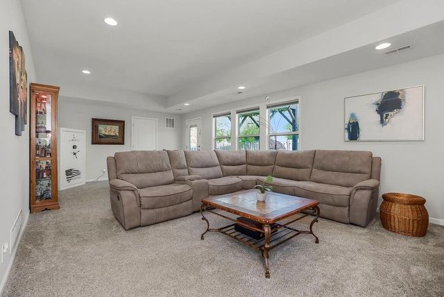 1700 Shadow Drive, Leavenworth, KS 66048