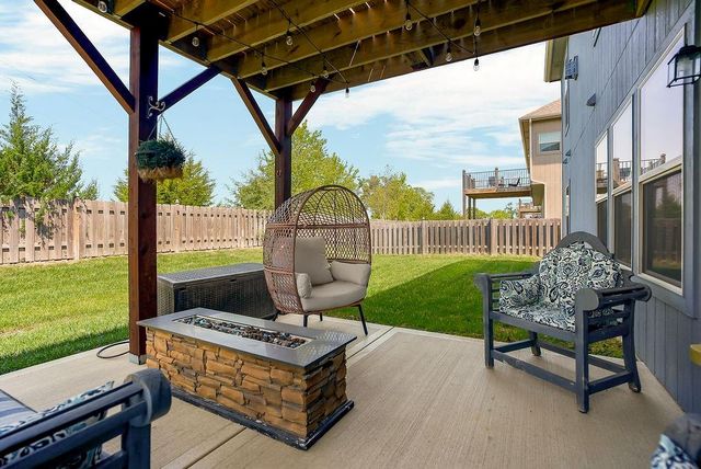 1700 Shadow Drive, Leavenworth, KS 66048