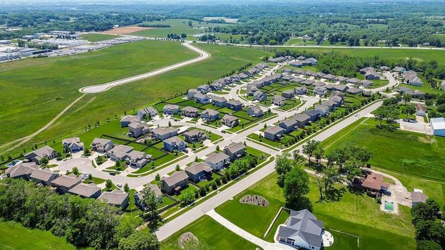 1700 Shadow Drive, Leavenworth, KS 66048