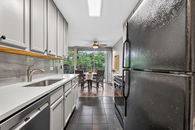 5900 Oakwood Drive 2L, Lisle, IL 60532