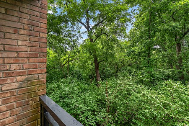 5900 Oakwood Drive 2L, Lisle, IL 60532