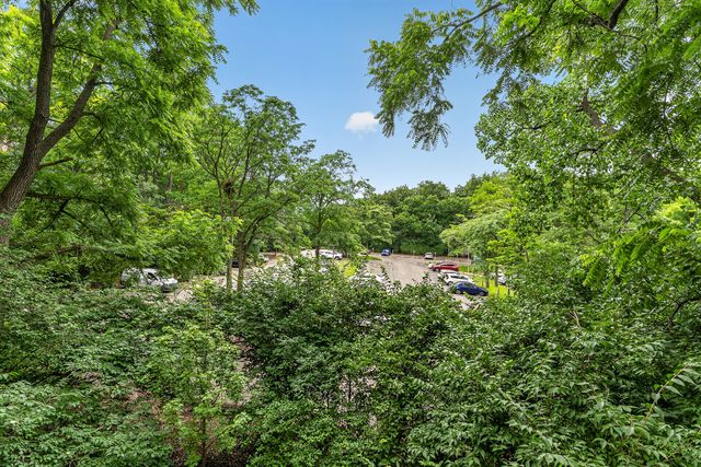 5900 Oakwood Drive 2L, Lisle, IL 60532