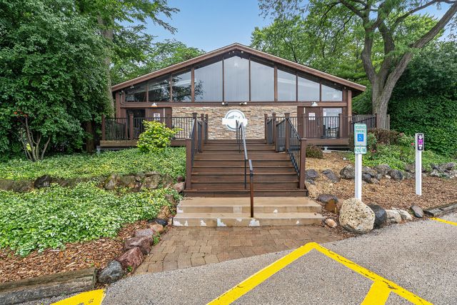 5900 Oakwood Drive 2L, Lisle, IL 60532