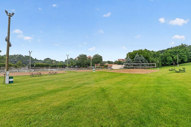 5900 Oakwood Drive 2L, Lisle, IL 60532